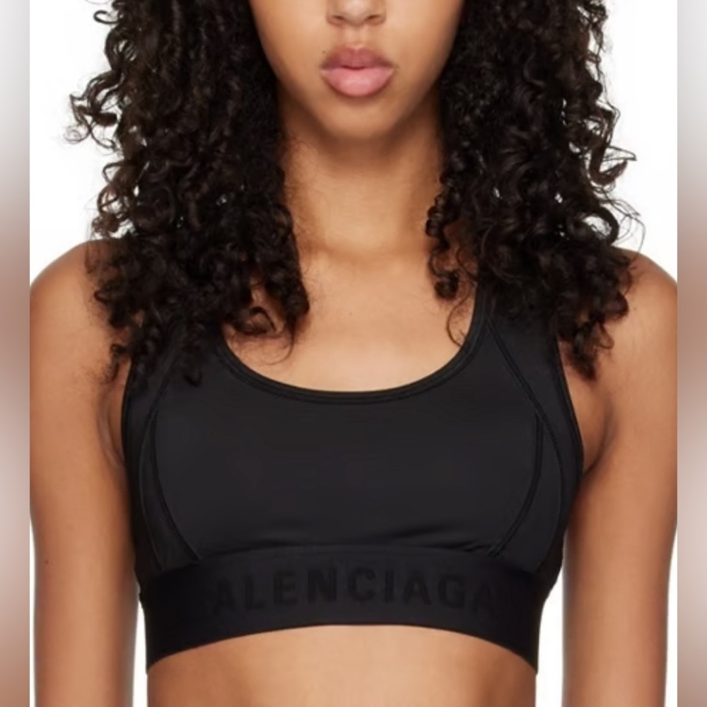 🆕 Balenciaga Brown Sports Bra
Balenciaga Athletic Collection
Size M
NWT